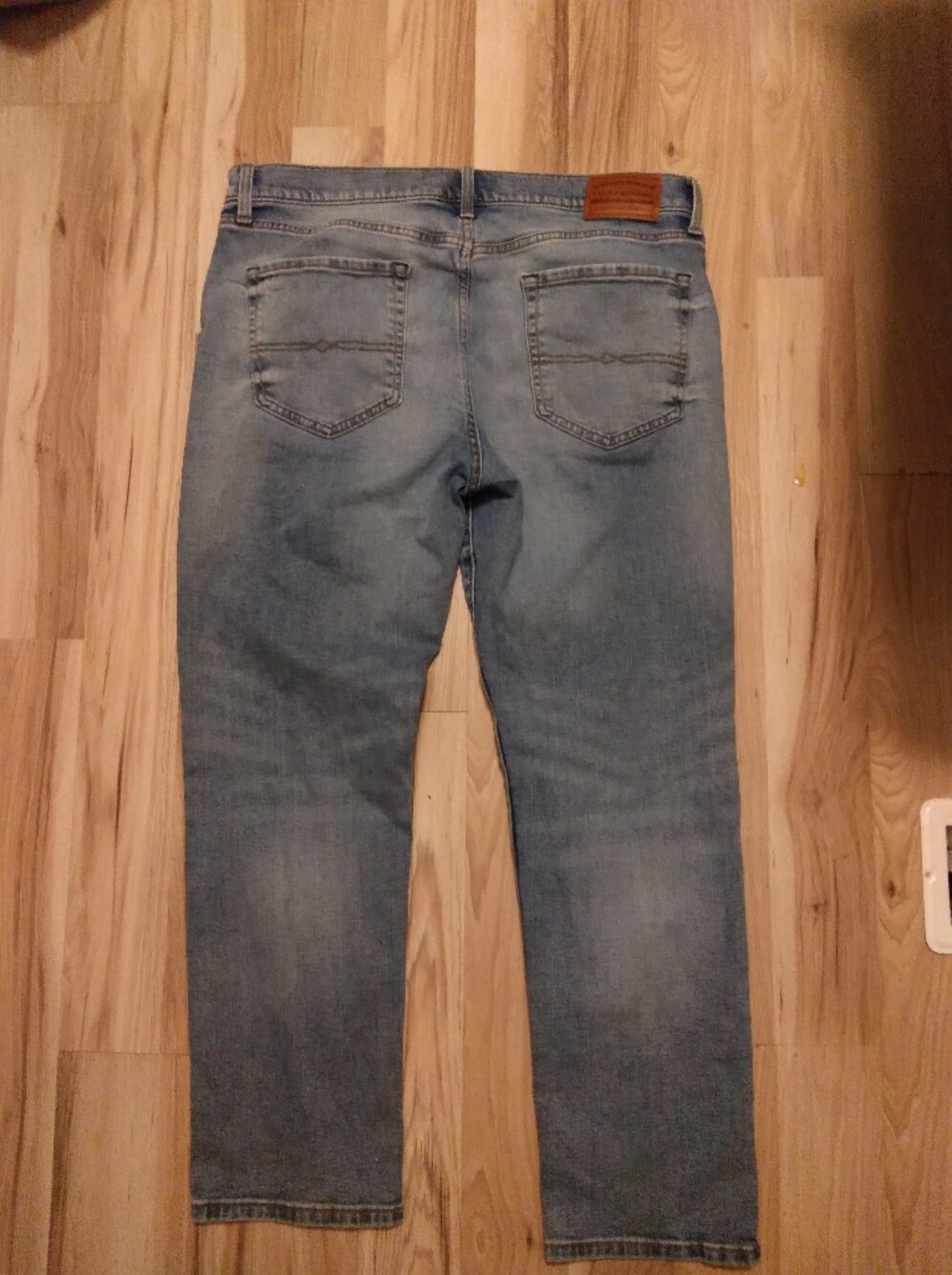 Men's Lucky Brand Light Wash Men’s Bootcut Jeans - Picture 2 of 5